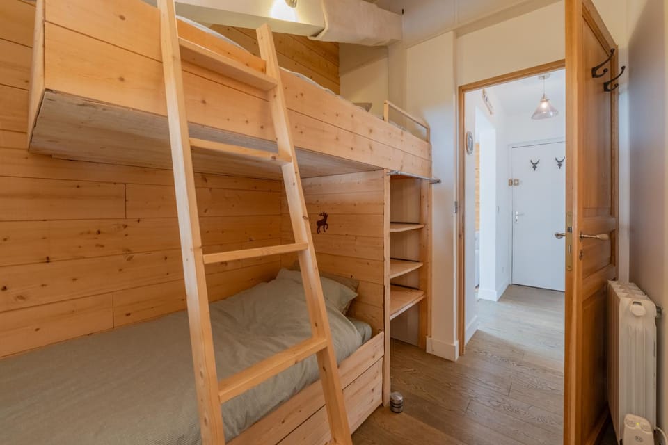 Bed, bunk bed