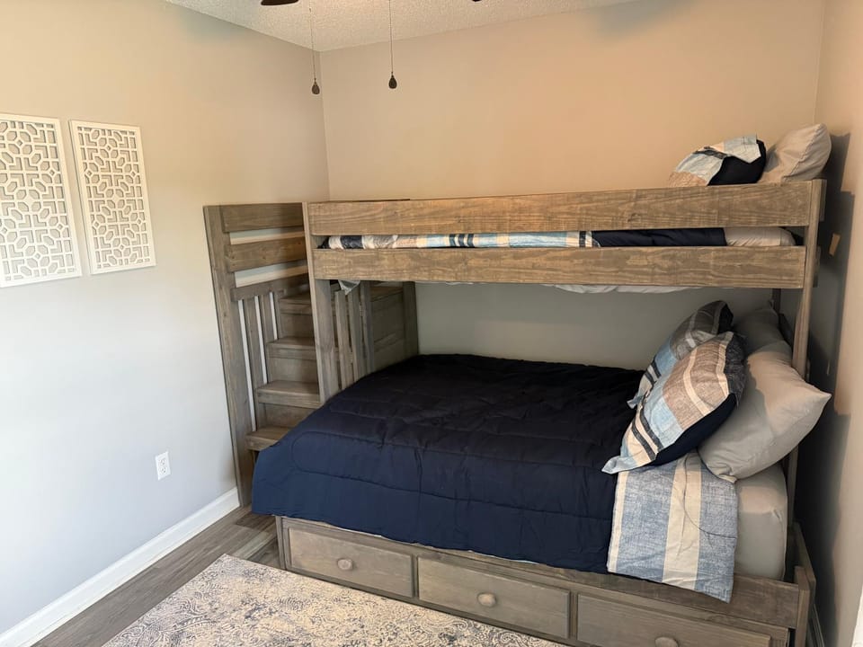 Bed, Photo of the whole room, Bedroom, bunk bed