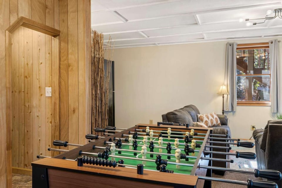 Rainbow Falls Cabin - Sauna - Hot Tub - Foosball Cabin in Tennessee