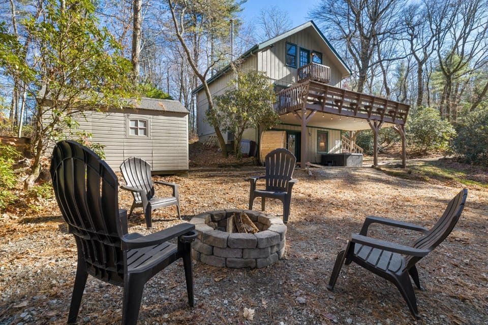 Rainbow Falls Cabin - Sauna - Hot Tub - Foosball Cabin in Tennessee