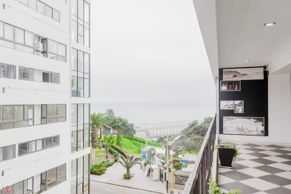 Elegant 2BR Scenic Balcony Apartment in Miraflores