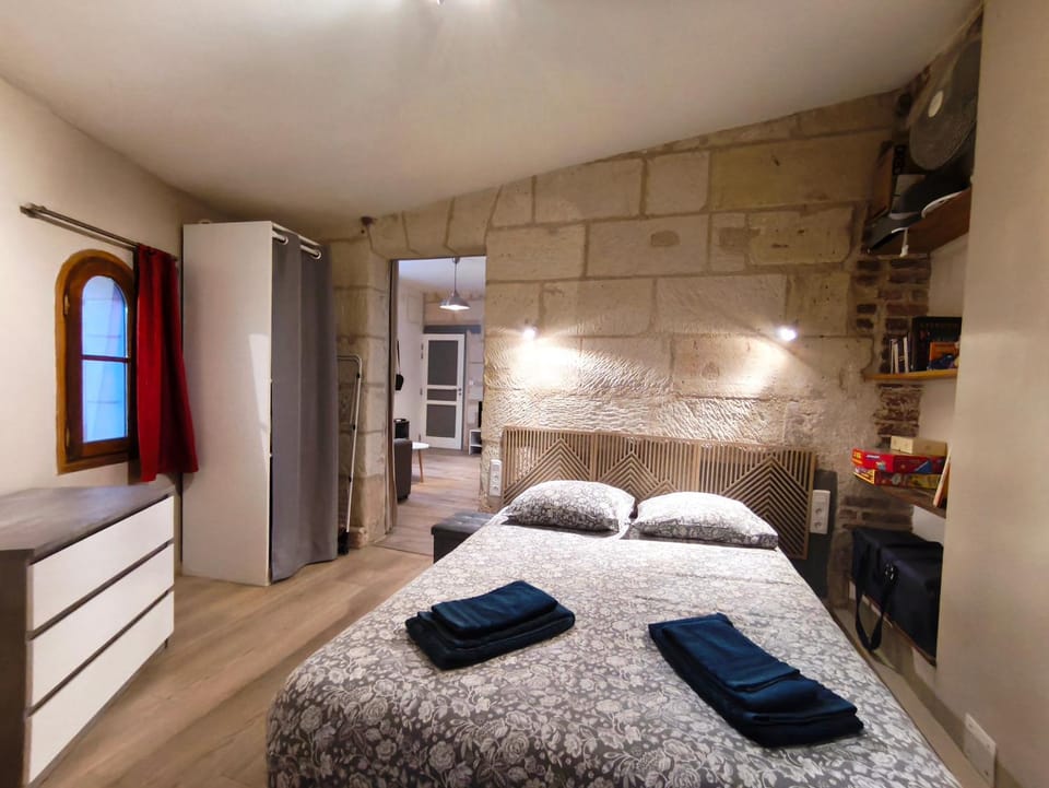 Bed, Bedroom, towels, wardrobe