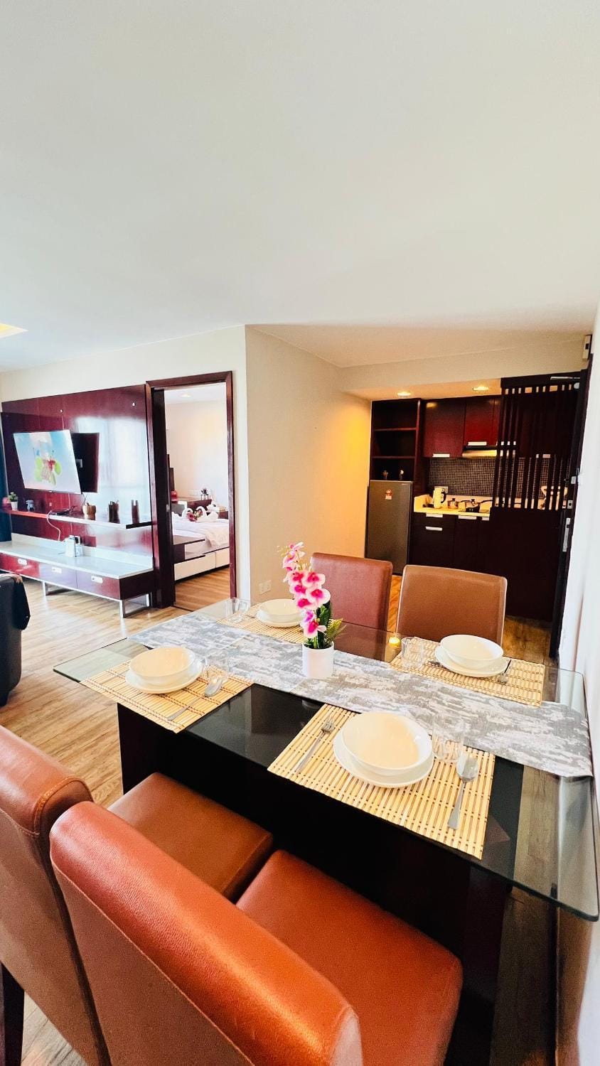 Living room, Seating area, Dining area