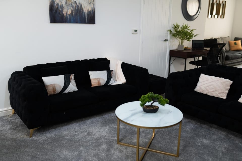 Living room, Seating area, internet