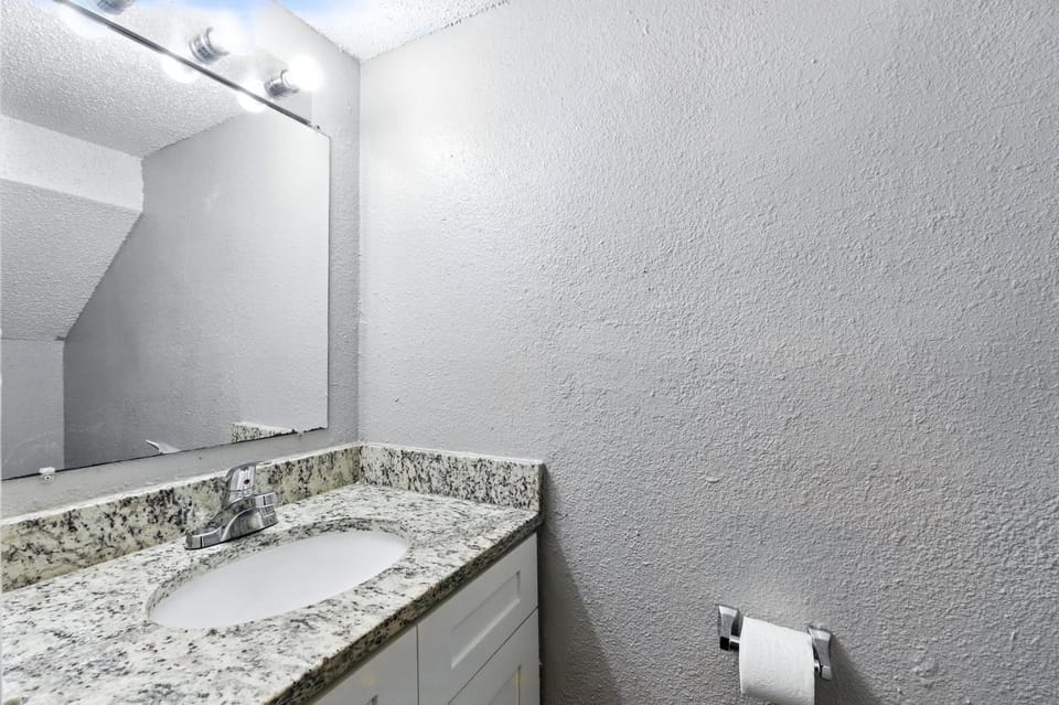 Pioneer Creek 410C I Comfy 2 Bed 15 Bath Apartment in Arlington