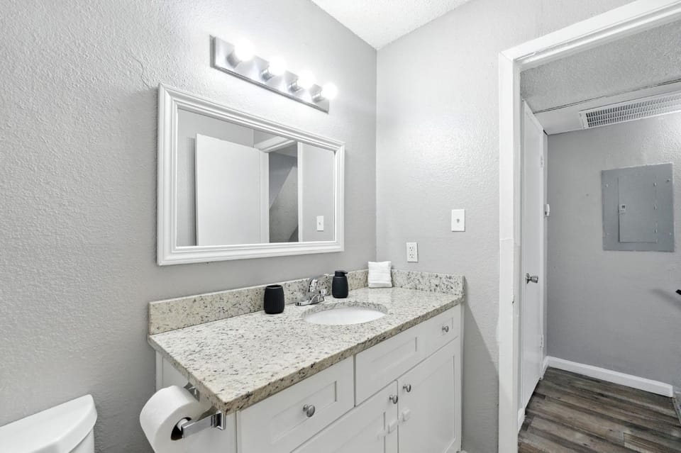 Pioneer Creek 604-07 I Spacious 1 Bed 1 Bath Apartment in Arlington