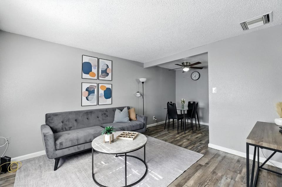 Pioneer Creek 604-07 I Spacious 1 Bed 1 Bath Apartment in Arlington