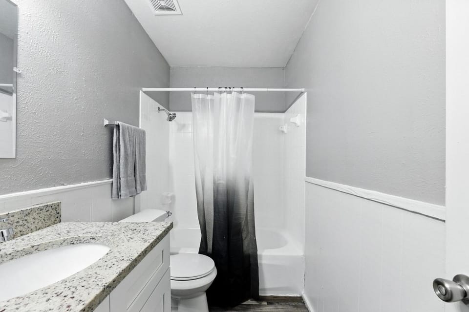 Pioneer Creek 608-08 I Spacious 1 Bed 1Bath Apartment in Arlington