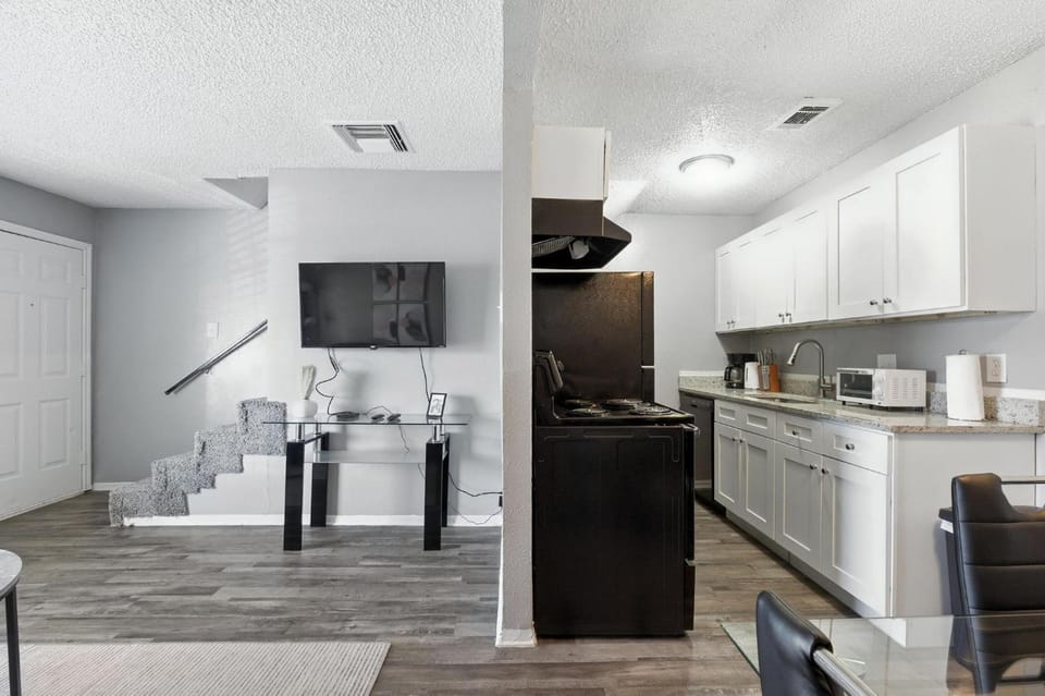 Pioneer Creek 608-08 I Spacious 1 Bed 1Bath Apartment in Arlington