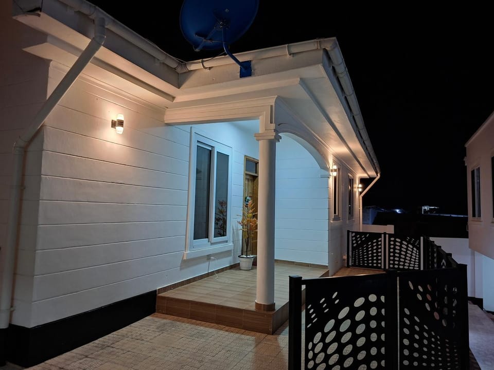 Property building, Night, Balcony/Terrace