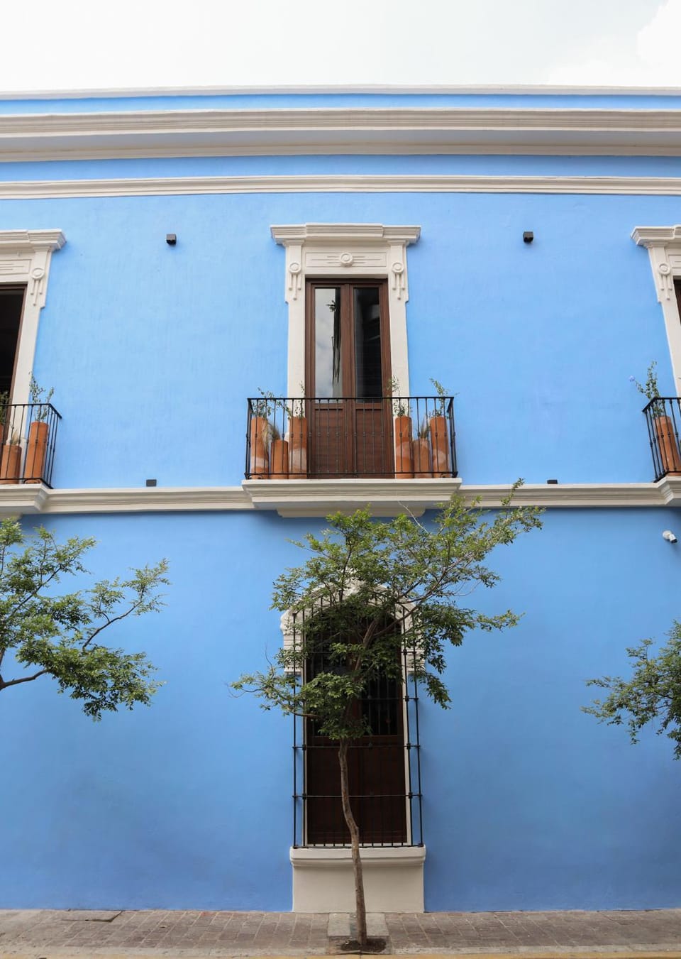 Property building, Day, Balcony/Terrace