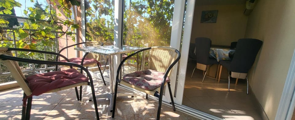 Balcony/Terrace, Dining area, Garden view