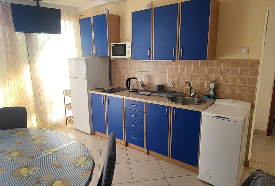 TV and multimedia, microwave, stove, washing machine, kitchen