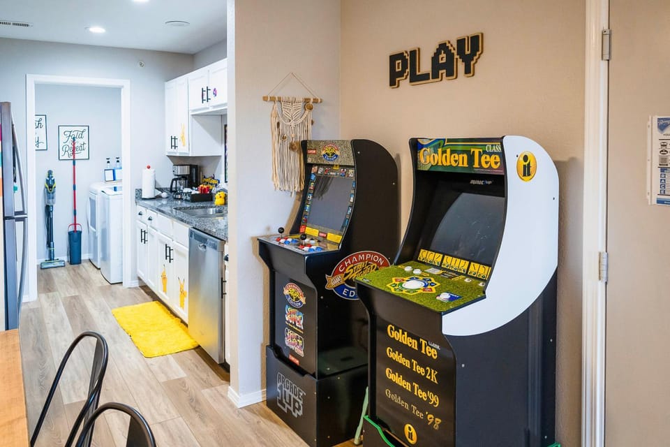 'Groovy Games Getaway' Holiday Stay in Branson! House in Branson
