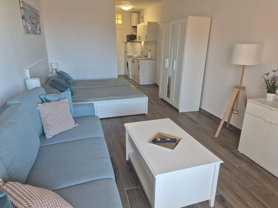 Bed, Living room, Bedroom