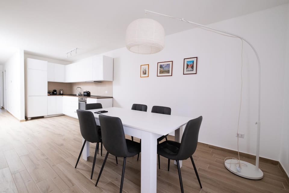 Kitchen or kitchenette, Living room, Seating area, Dining area, minibar, stove