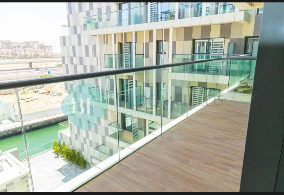 2 Br Luxury duplex Canal View, 5 min to AUH Airport, Yas island , Raha mall Apartment in Abu Dhabi