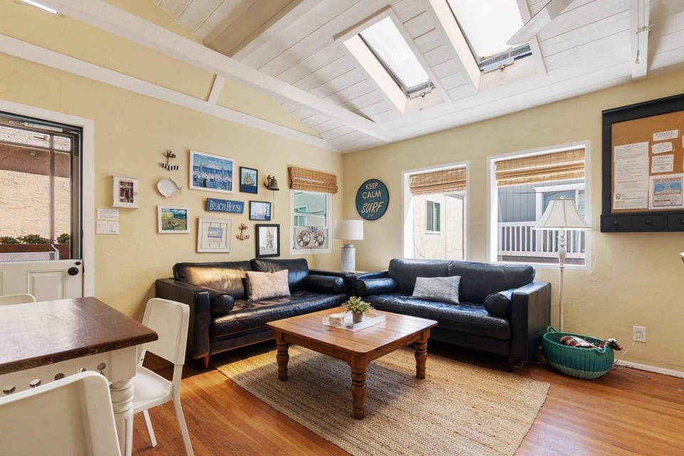 30 Secs to Beach, SUV Parking, in-unit Laundry House in Mission Beach