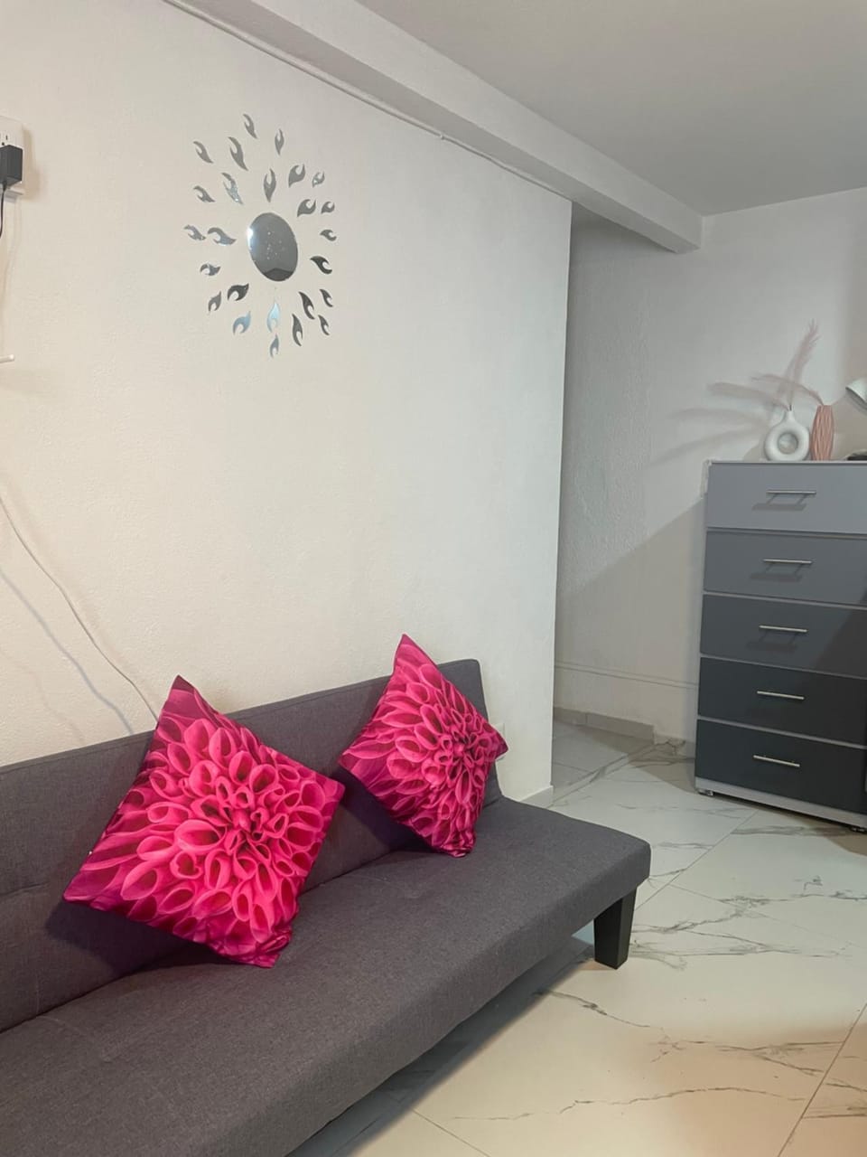 Pinar de la Calma, mini casa totalmente renovada estilo Loft Renovada muy bien ubicada dentro de la ciudad sin salir al periferico a solo 5 minutos del Parque Industrial Tecnologico II Sur de la Ciudad ITESO TecMilenio UVM House in Tlaquepaque