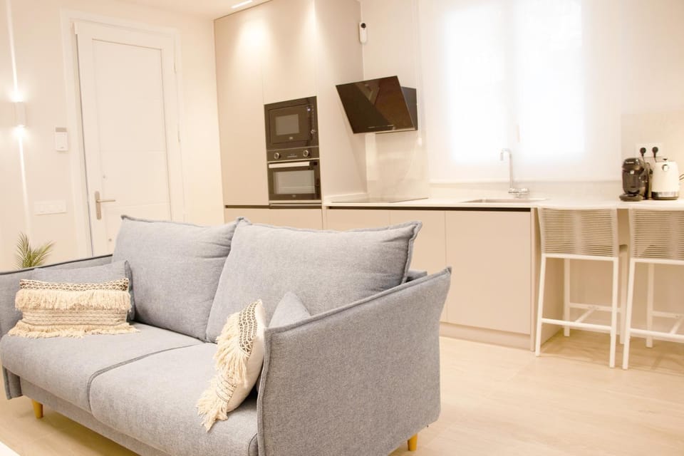 Kitchen or kitchenette, Living room, Seating area, oven, stove