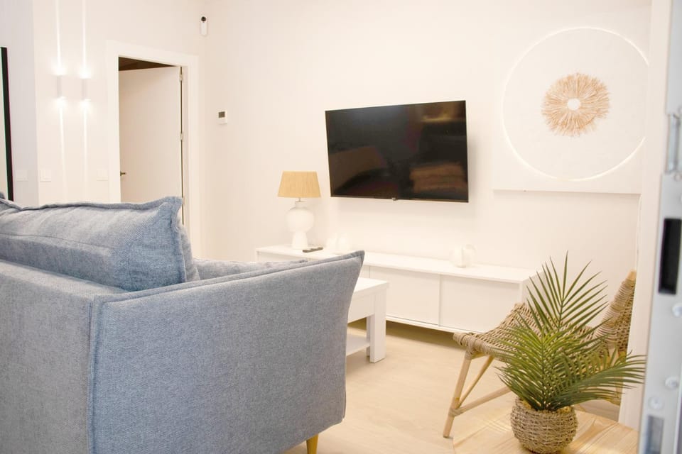 Communal lounge/ TV room, TV and multimedia, Living room, Seating area