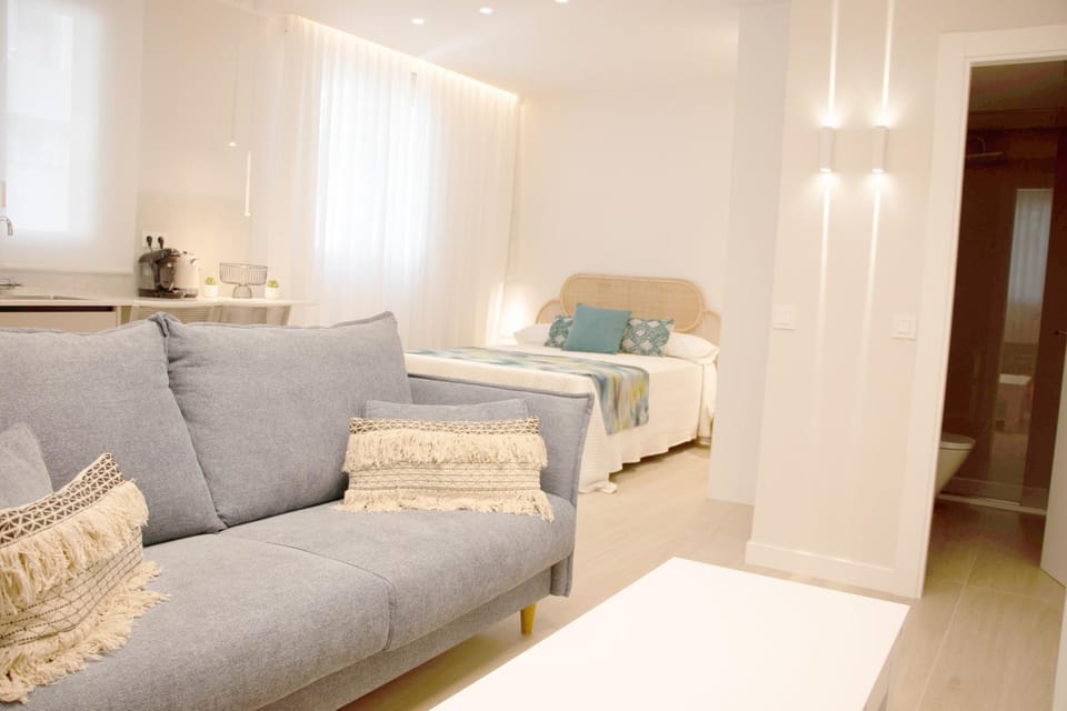 Bed, Living room, Photo of the whole room, Seating area, Bedroom