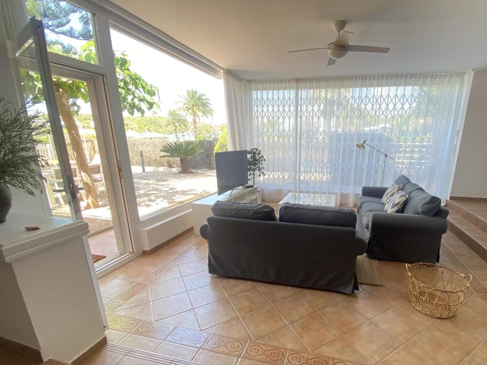 Th29 Deluxe beachfront apartment in Tamarit House in Tarragonès