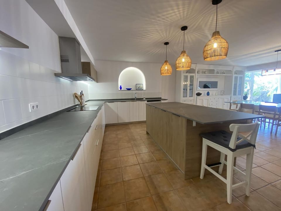 Th29 Deluxe beachfront apartment in Tamarit House in Tarragonès