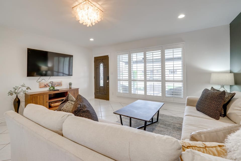 3 Mi to Old Town: Modern Oasis, Game Room + Pool House in Scottsdale