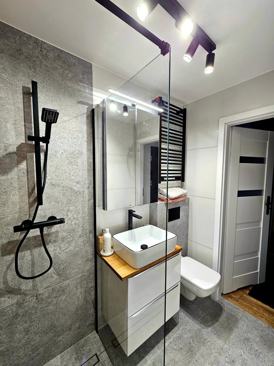 Shower, Toilet, Bathroom