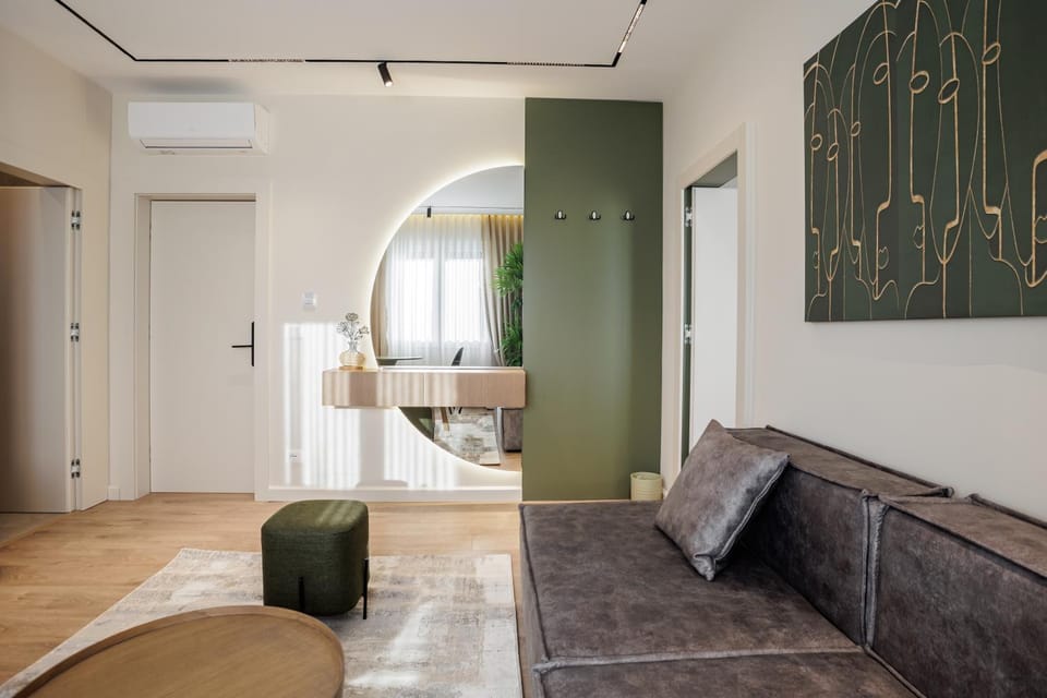 Bed, Living room, Photo of the whole room, Seating area, Bedroom