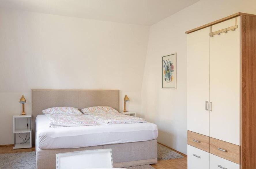 Bed, Photo of the whole room, Bedroom, wardrobe