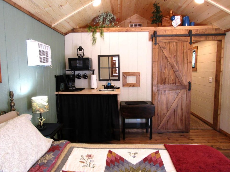 Grizzly Gulch Cabin Historic Cabin in Pennington County