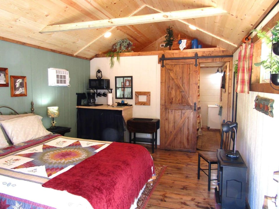 Grizzly Gulch Cabin Historic Cabin in Pennington County