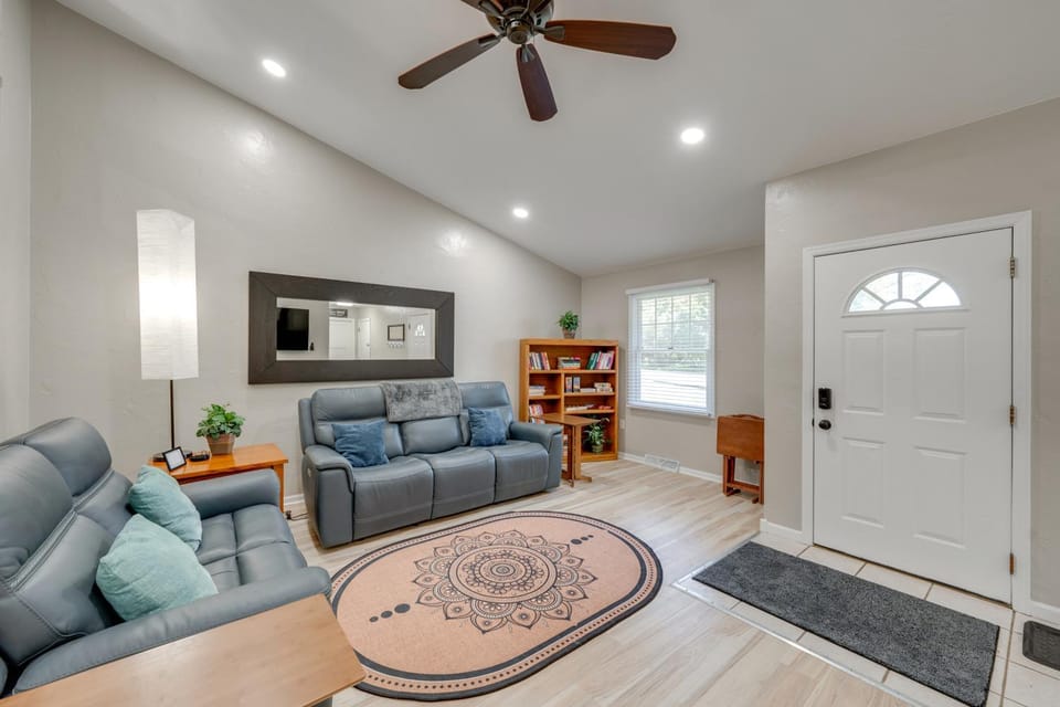 1 Mi to Beach: Dog-Friendly Condo in Lake Mills! House in Wisconsin
