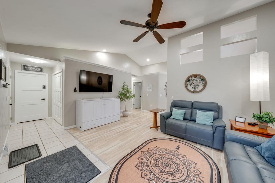 1 Mi to Beach: Dog-Friendly Condo in Lake Mills! House in Wisconsin