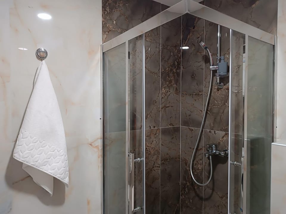 Shower, Bathroom, towels