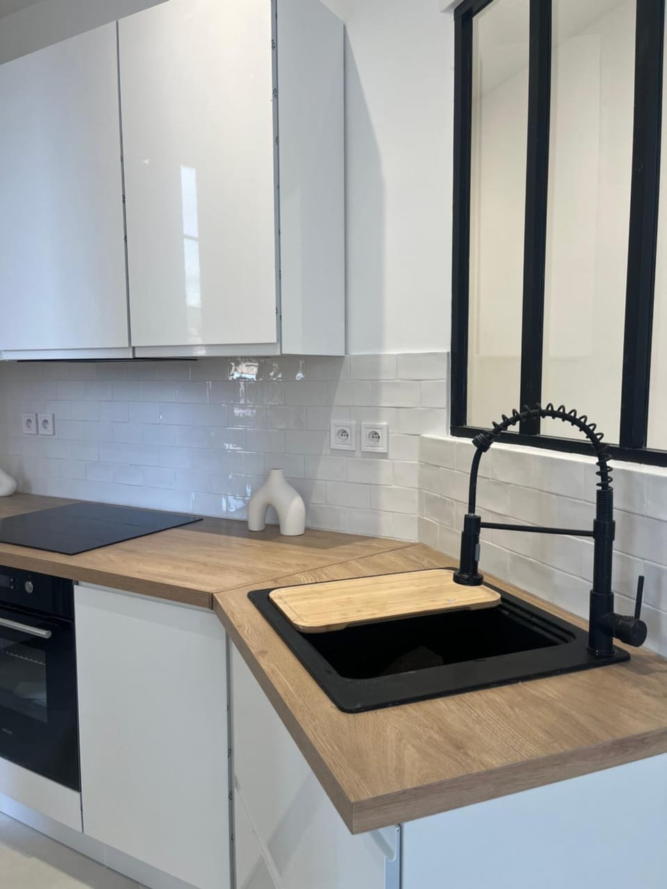 Kitchen or kitchenette, dishwasher, toaster, washing machine