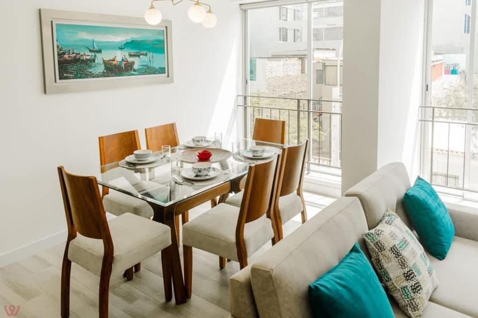 Chic 2BR Balcony & City View Apartment in Miraflores