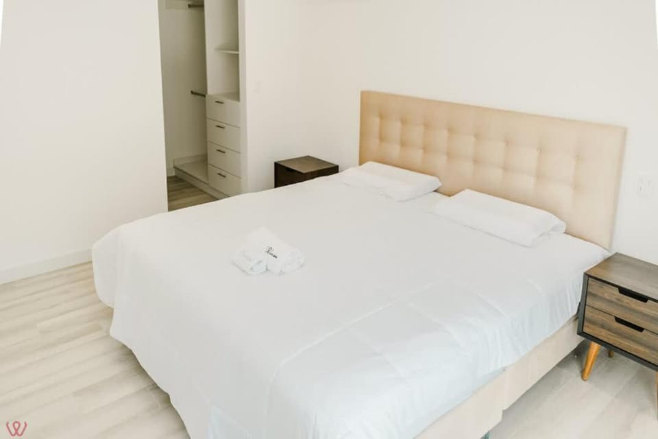 Chic 2BR Balcony & City View Apartment in Miraflores