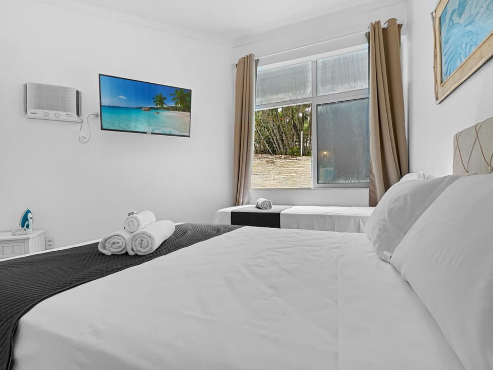 Bedroom, air conditioner