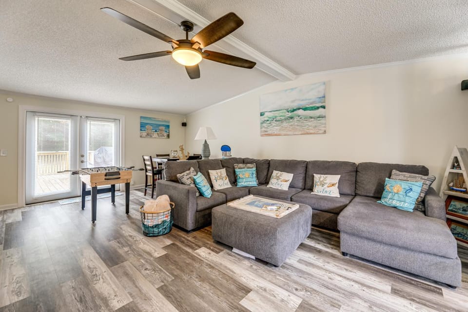7 Mi to Beach! Sneads Ferry Family Home w/ Hot Tub House in Sneads Ferry