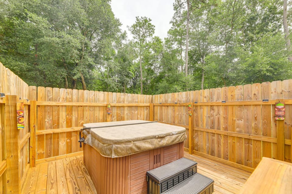 7 Mi to Beach! Sneads Ferry Family Home w/ Hot Tub House in Sneads Ferry