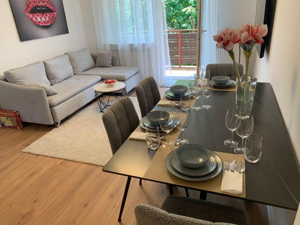 Living room, Seating area, Dining area