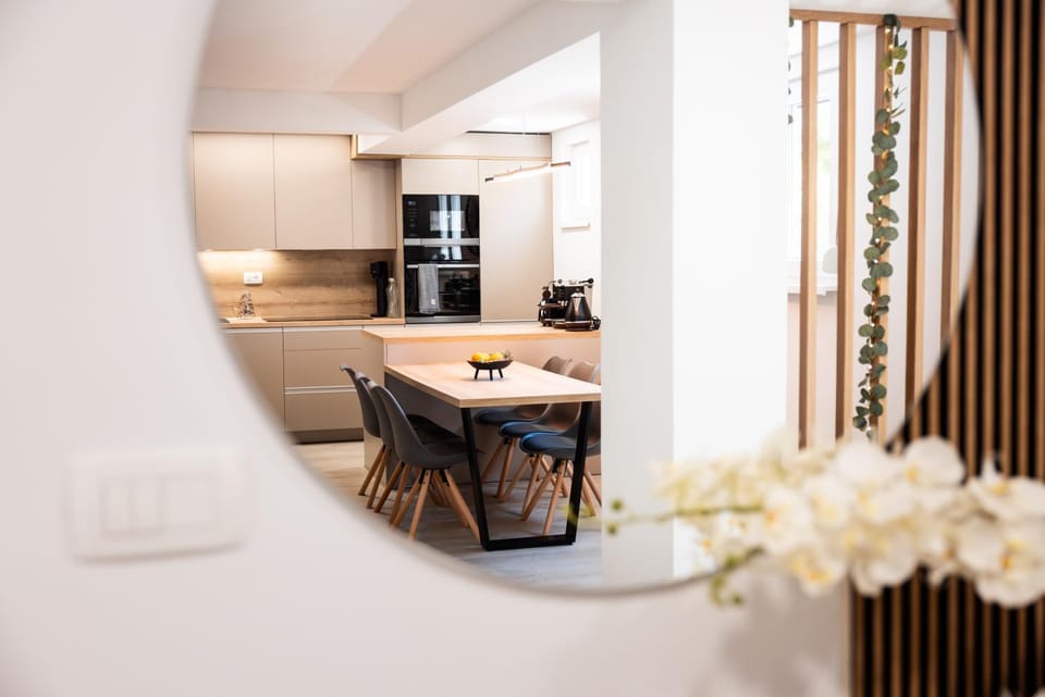 LUXURY MANDRE HOUSE Apartment II with Jacuzzi House in Novalja