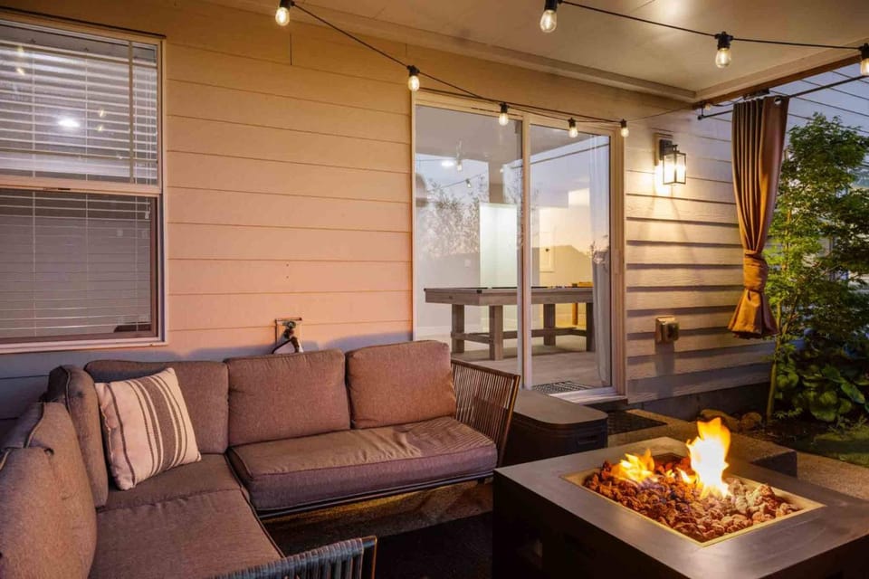 Twin Creeks House in Willamette Valley