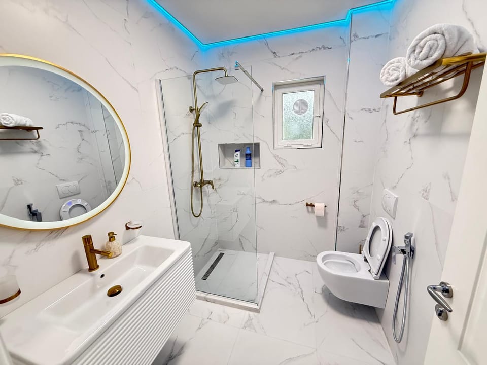 Royal Stay Apartment 1 min walk of city centre Apartment in Tirana County, Albania