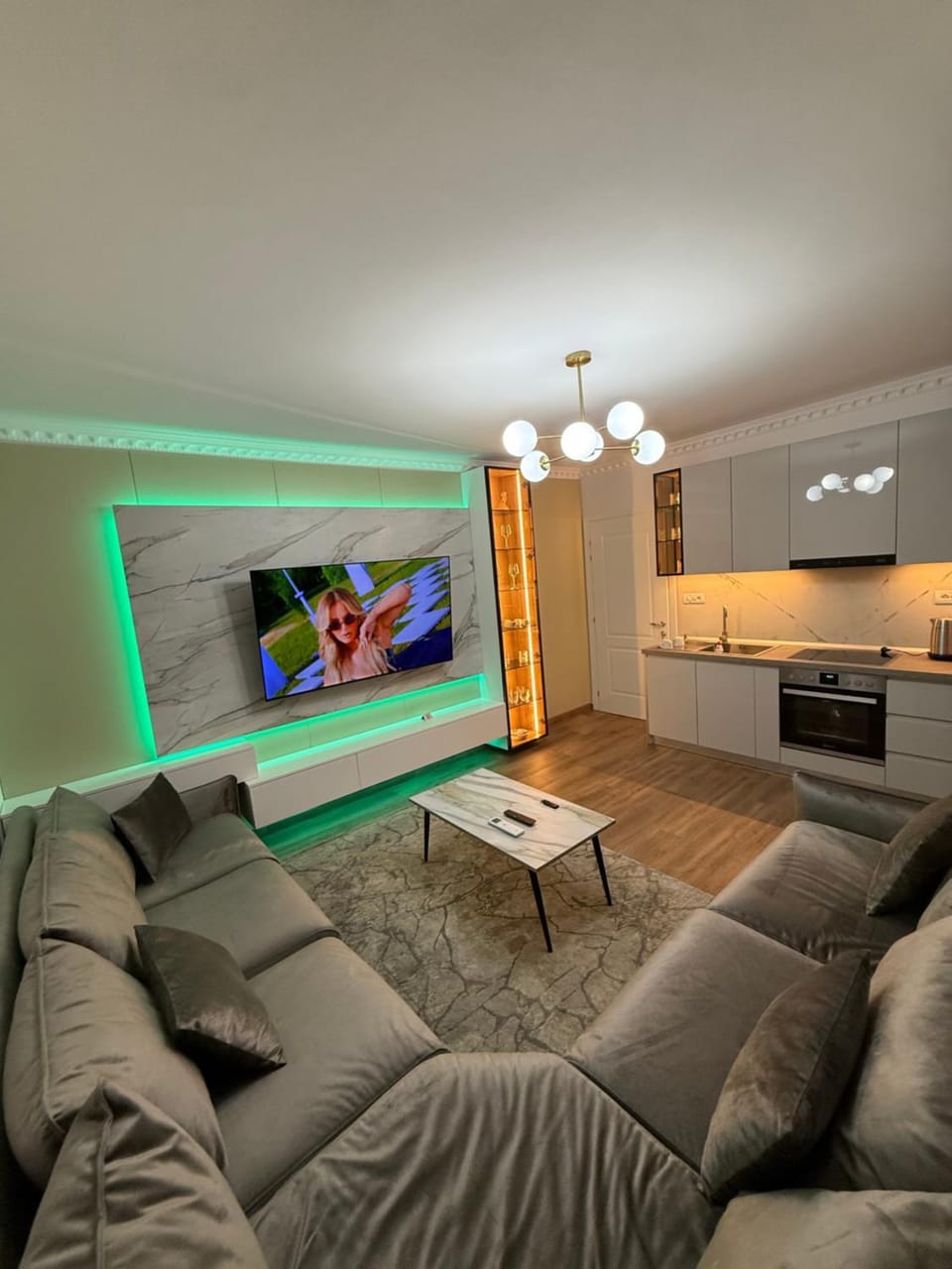 Royal Stay Apartment 1 min walk of city centre Apartment in Tirana County, Albania