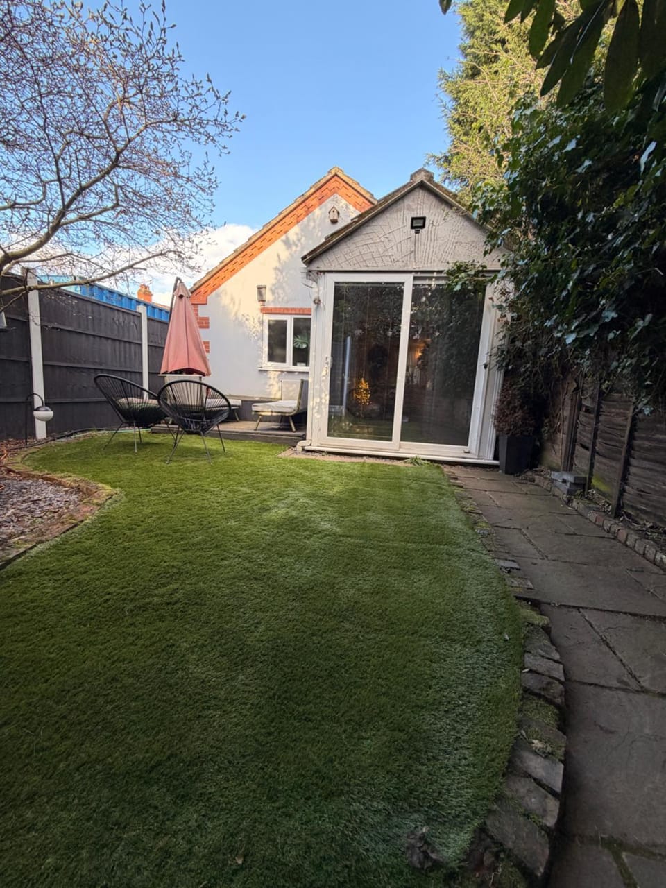 Cozy Cottage Coventry self check-in after 3pm, Pets Friendly House in Coventry
