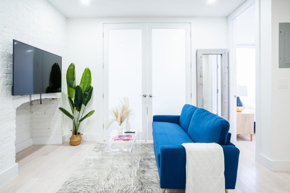 East Village Downtown Two-Bedroom Condo-Hotel Suite Apartment in Upper East Side